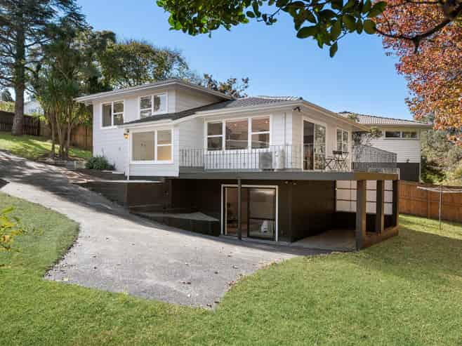 51 Cyclarama Crescent, Massey