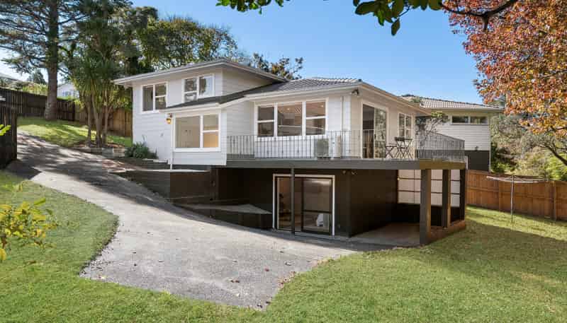 51 Cyclarama Crescent, Massey