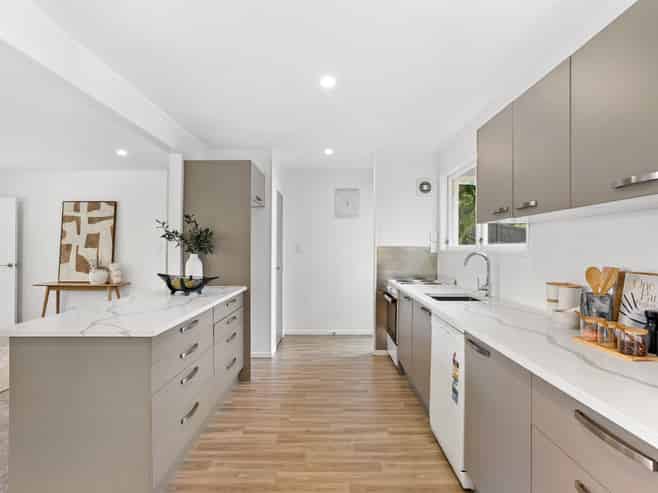 51 Cyclarama Crescent, Massey