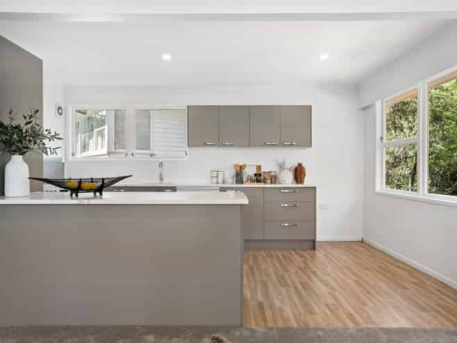 51 Cyclarama Crescent, Massey