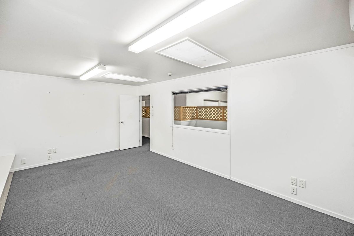 MODERN UNIT AVAILABLE - MAKE AN OFFER! - Pohľad 5