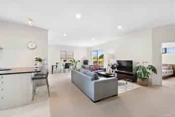 18 Savina Court, Flat Bush