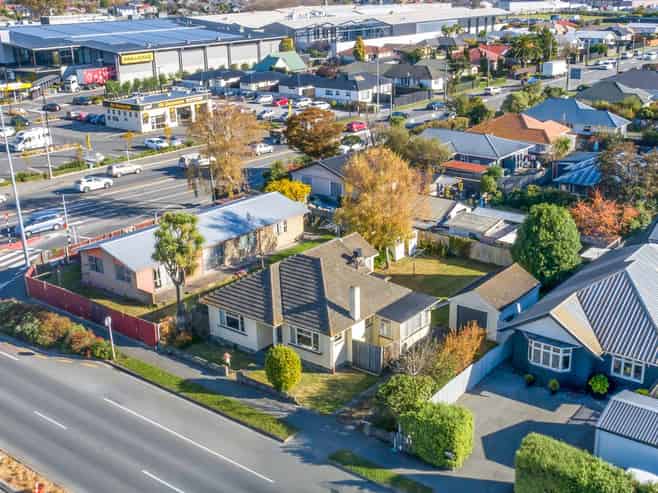 193 Main North Road, Redwood
