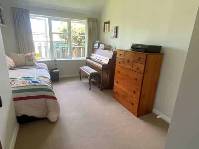2/10  Neil Avenue, Te Atatu Peninsula