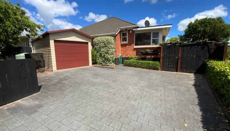 2/10  Neil Avenue, Te Atatu Peninsula