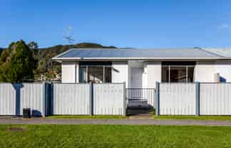 1/2 Matthews Road, Wainuiomata