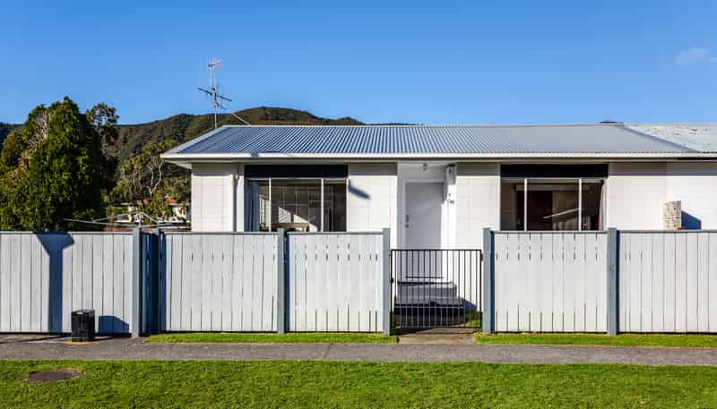 1/2 Matthews Road, Wainuiomata