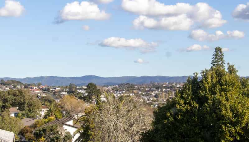6 Pahi Place, West Harbour