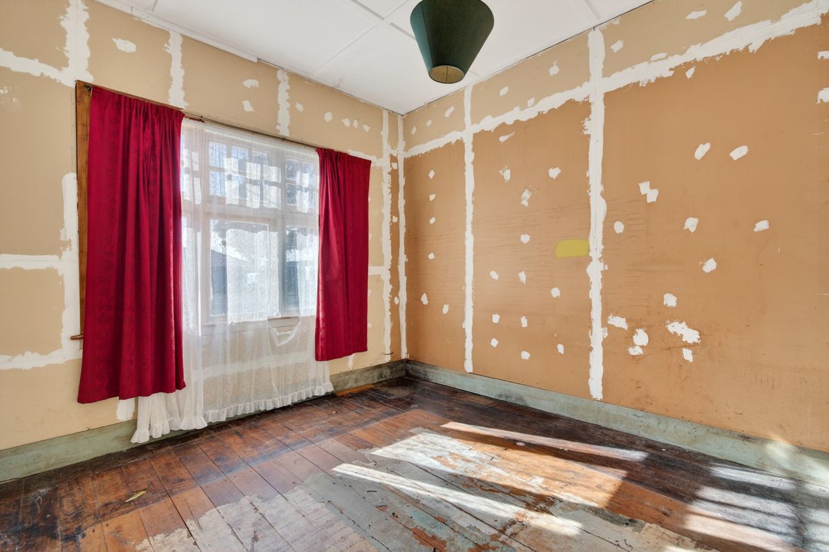 Potential Beyond the Peeling Paint – další