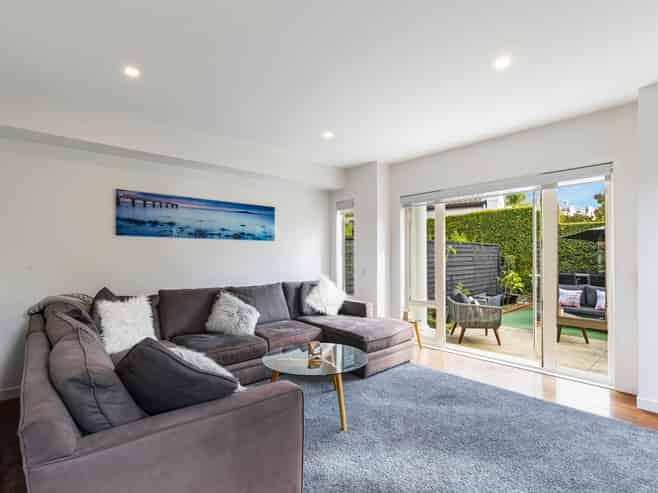 38 Genoa Way, Albany