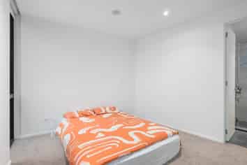 302/1 Buscomb Avenue, Henderson