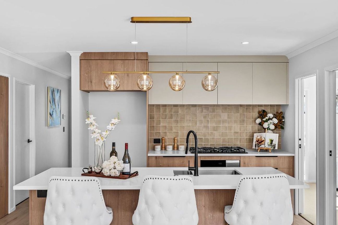 Brand New 5 Beds, 3 Baths, 2 Livings, 2 Kitchens – pohled 3