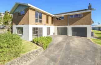 17 Upland Street, Brookfield