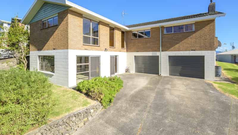 17 Upland Street, Brookfield