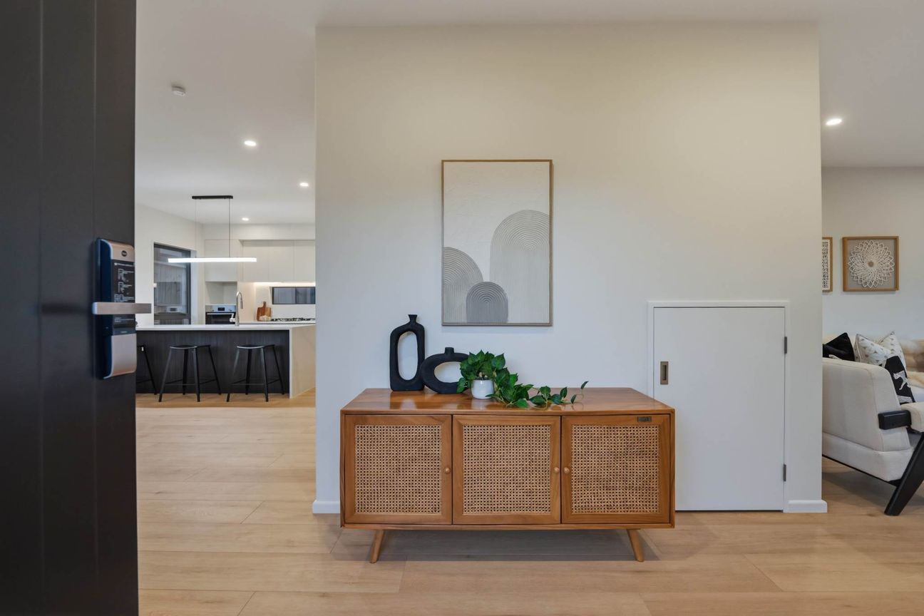 Brand new in Macleans Zone, near Marina - Vista 4