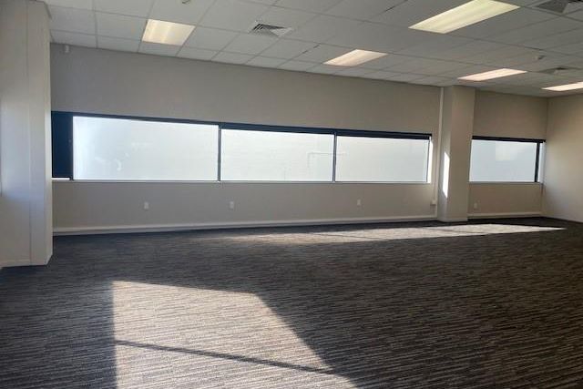 Bright Open Plan Workspace - Prikaz 3