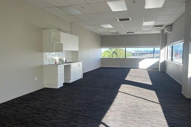 Bright Open Plan Workspace - Prikaz 2