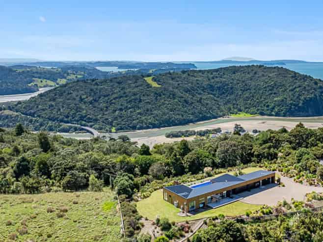 983b Hibiscus Coast Highway, Waiwera