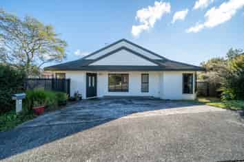 8 Peppertree Lane, Woodridge