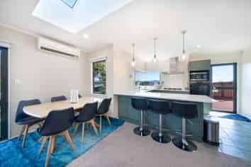 8 Peppertree Lane, Woodridge
