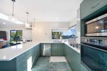 8 Peppertree Lane, Woodridge