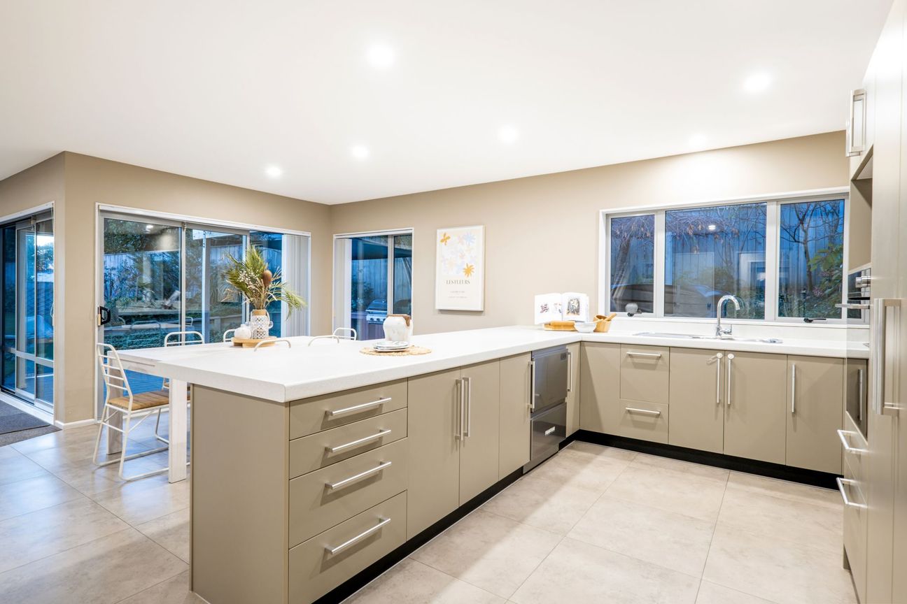 Incredible buying in Aotea - Offers over $1,095,000 - Mehr