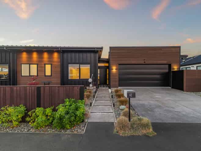 42 Selfe Crescent, Burwood