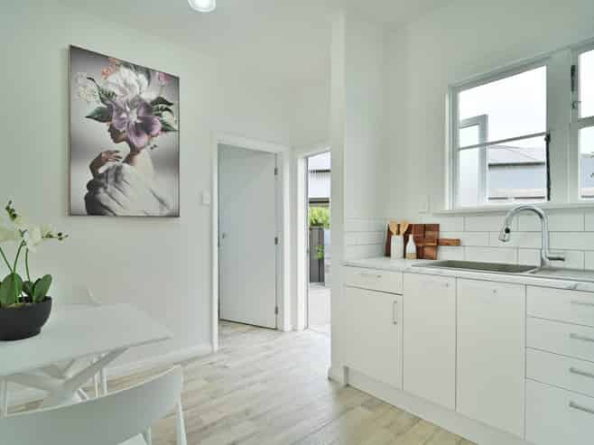 403 Akina Street, Akina