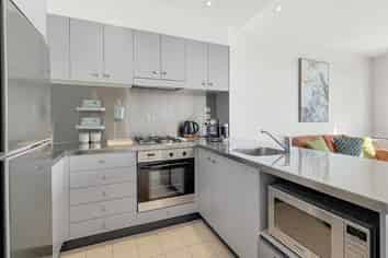 804/86 The Strand, Parnell