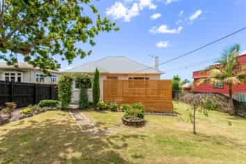 50 Lynwood Road, New Lynn