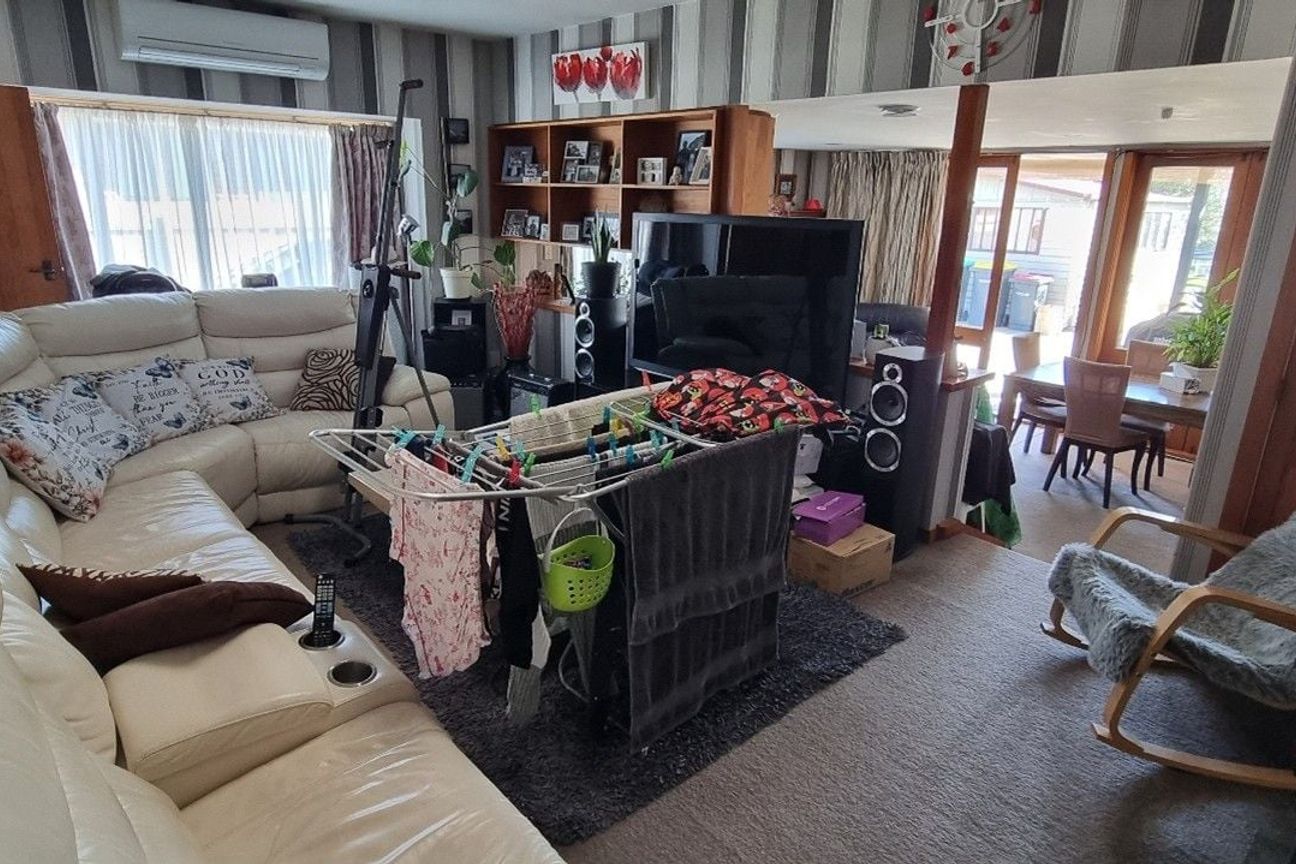 Cozy 4-Bedroom Home in Russley - Ansicht 3