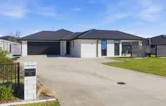 31 Honeyfield Drive, Whalers Gate