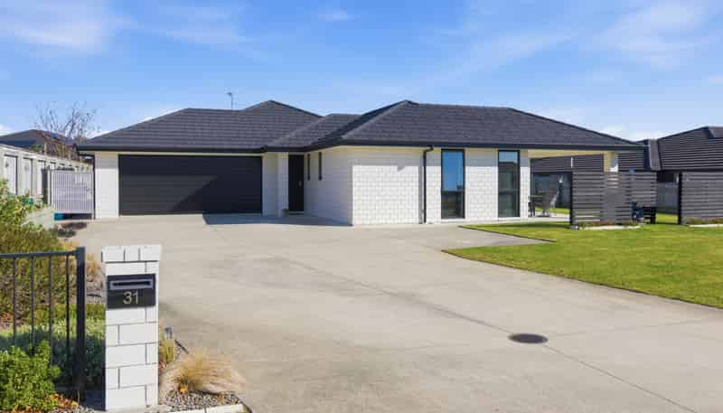 31 Honeyfield Drive, Whalers Gate