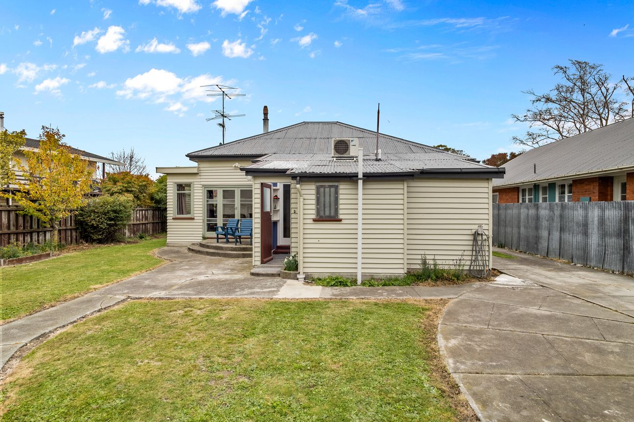 Offers Invited UNDER $385,000 - Więcej