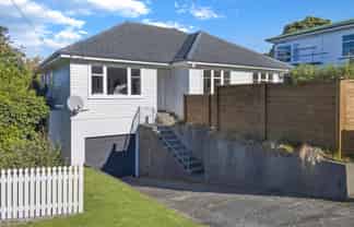 9 Woodstock Terrace, Tawa