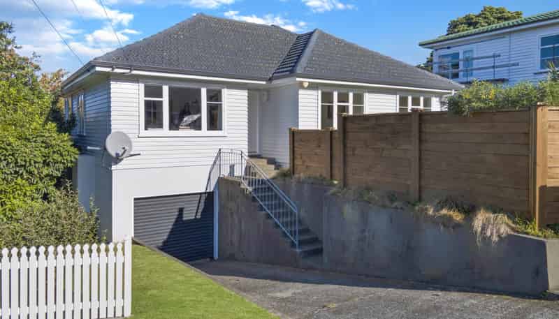 9 Woodstock Terrace, Tawa