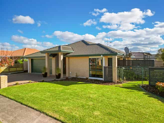 5 Mahonia Place, Pyes Pa