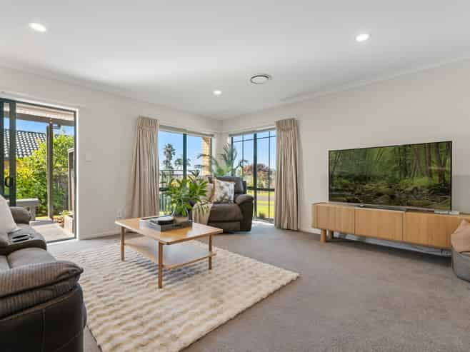 5 Mahonia Place, Pyes Pa