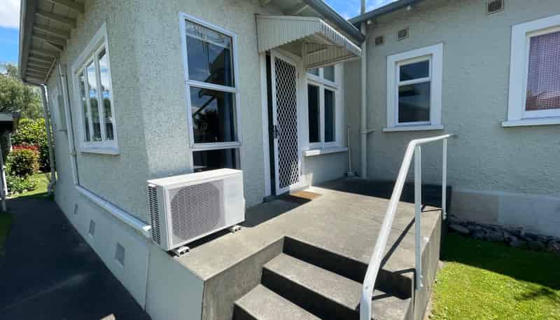 2/705 Avenue Road West, Hastings