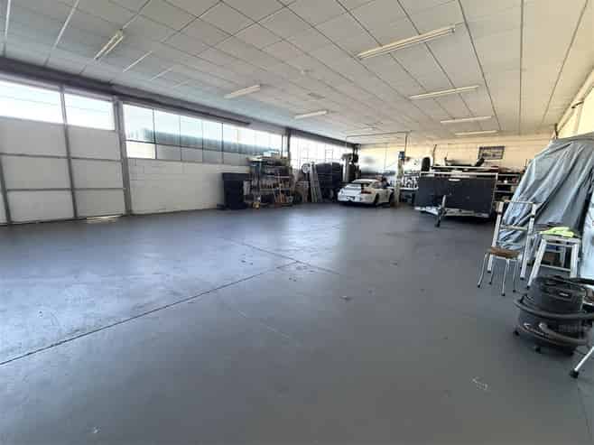 Showroom, Warehouse & Office | Four Avenues Location