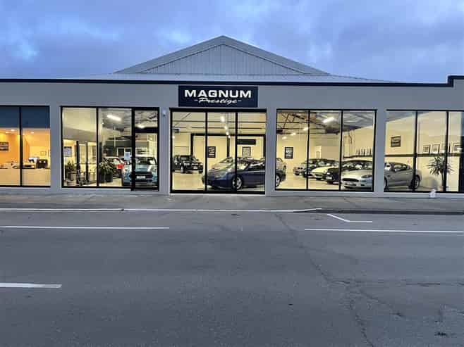 Showroom, Warehouse & Office | Four Avenues Location