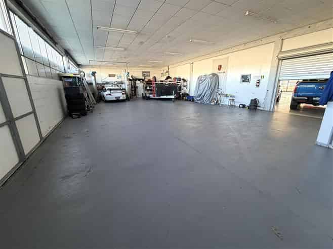 Showroom, Warehouse & Office | Four Avenues Location