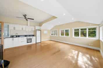 A/14 Khyber Road (Upstairs), Seatoun