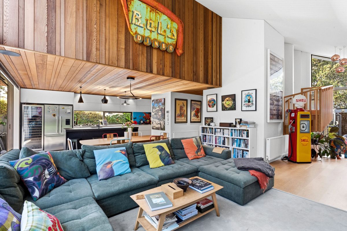 A rare Seatoun showpiece - Vista 5