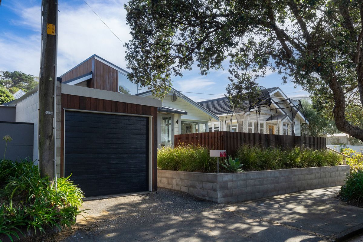 A rare Seatoun showpiece - Vista 3
