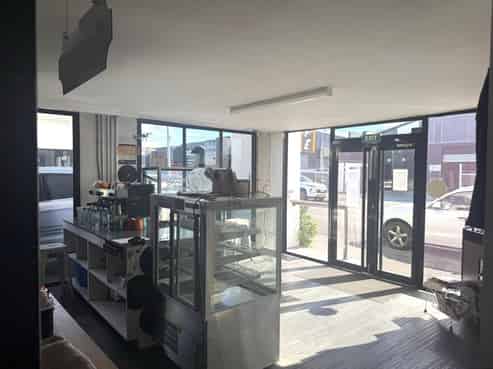 Flexible CBD Fringe Retail & Warehouse