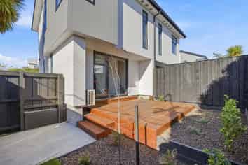 106 Wildberry Street, Woolston