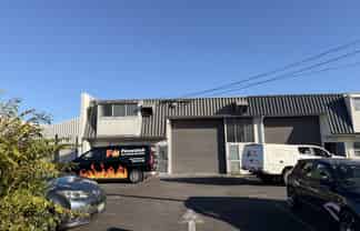Affordable Henderson industrial with mezzanine