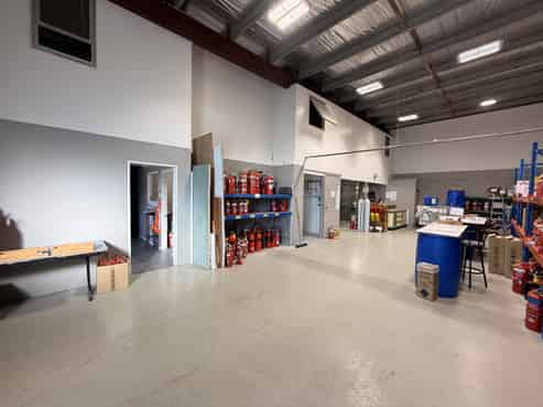 Affordable Henderson industrial with mezzanine
