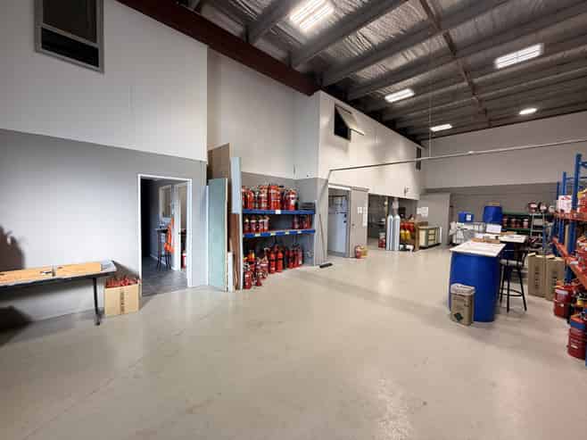 Affordable Henderson industrial with mezzanine